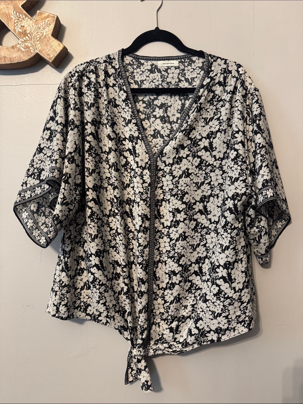 Max Studio Black & Cream Floral Tie-Front Blouse size 2x